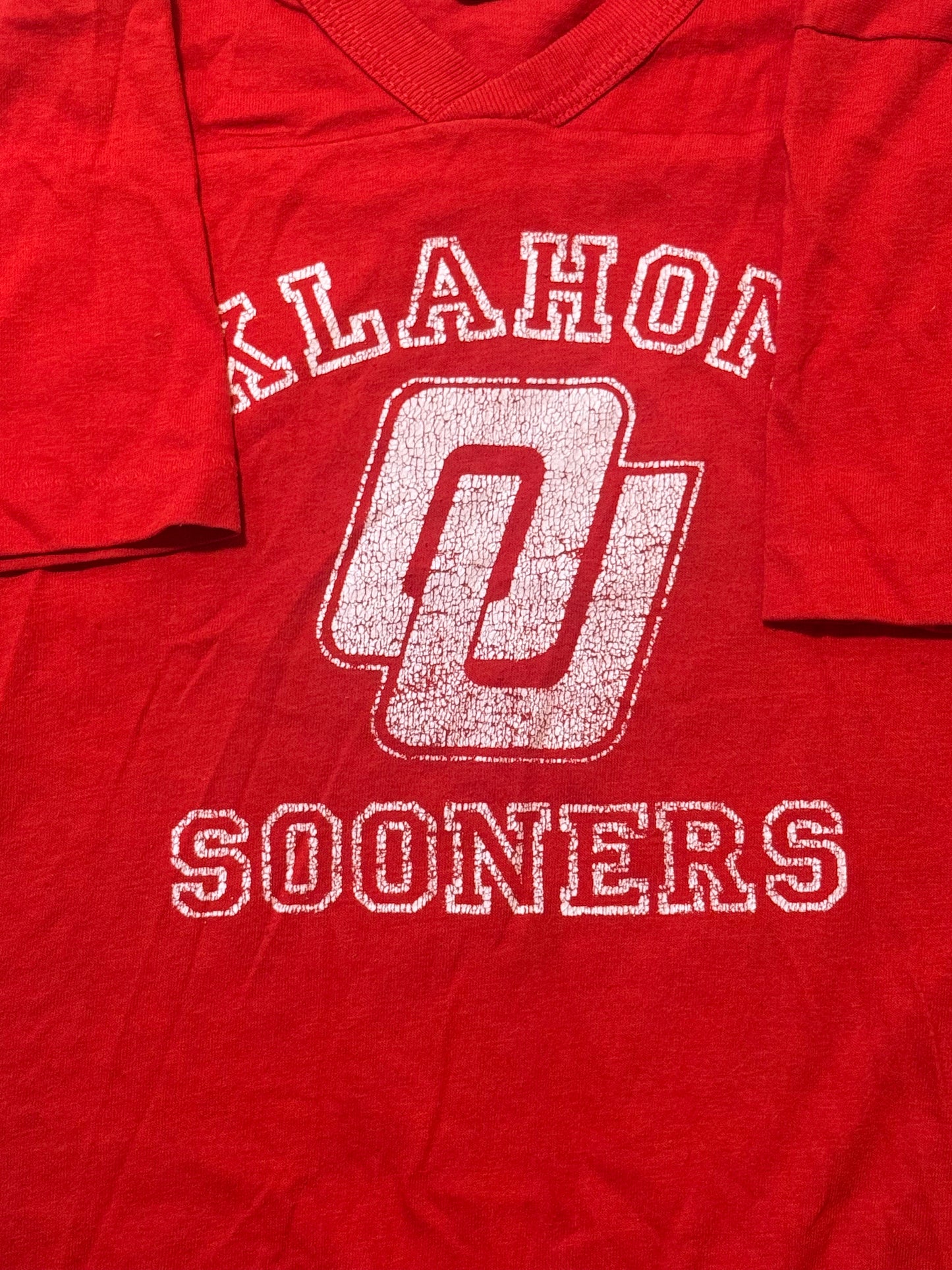 Youth boys Large 80’s Oklahoma Sooners v-neck