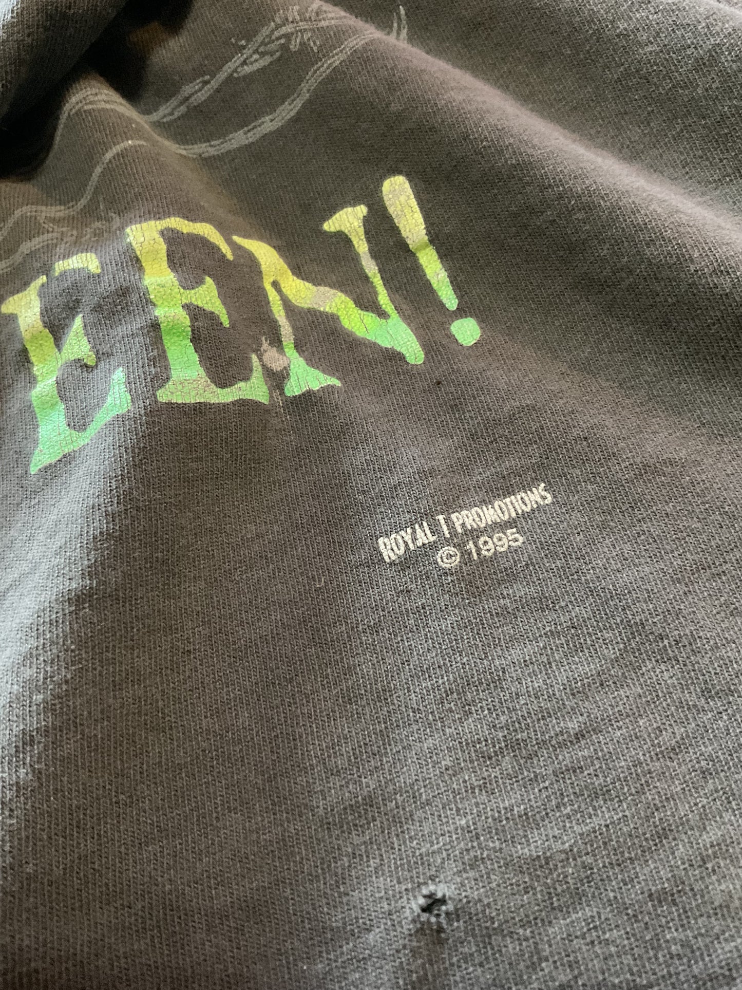 Distressed 1995 glow in the dark Hung Up On Halloween -XL