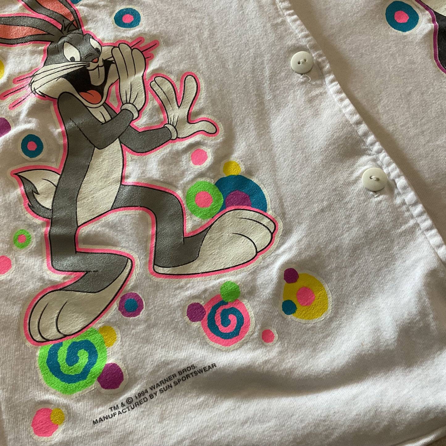 1994 Looney Tunes, Medium baseball 70 style art button up. - MEDIUM